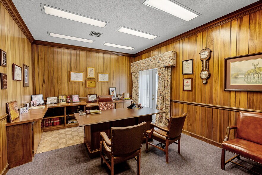 More Photos Of 131 W Main St, Tavares Office For Sale