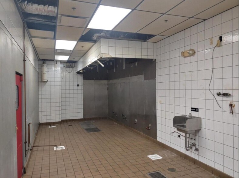 More Photos Of 1960 N Rand Rd, Palatine Restaurant For Sale