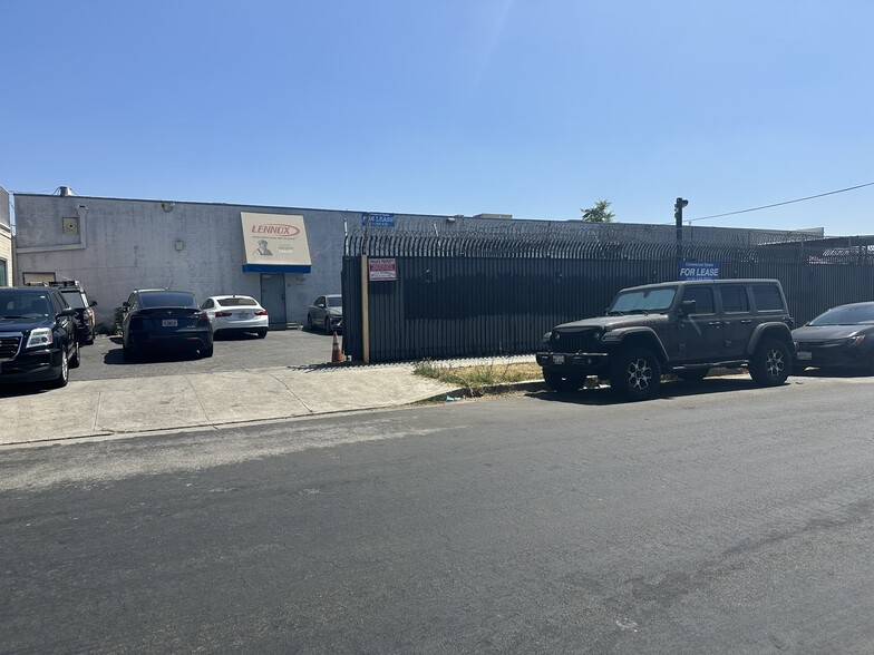 Primary Photo Of 7640 Tobias Ave, Van Nuys Warehouse For Lease