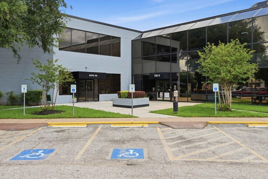 More Photos Of 7011 Harwin Dr, Houston Medical For Lease