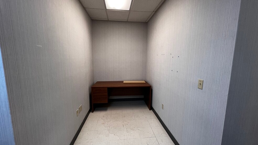 More Photos Of 2100 Ferry St, Easton Medical For Lease