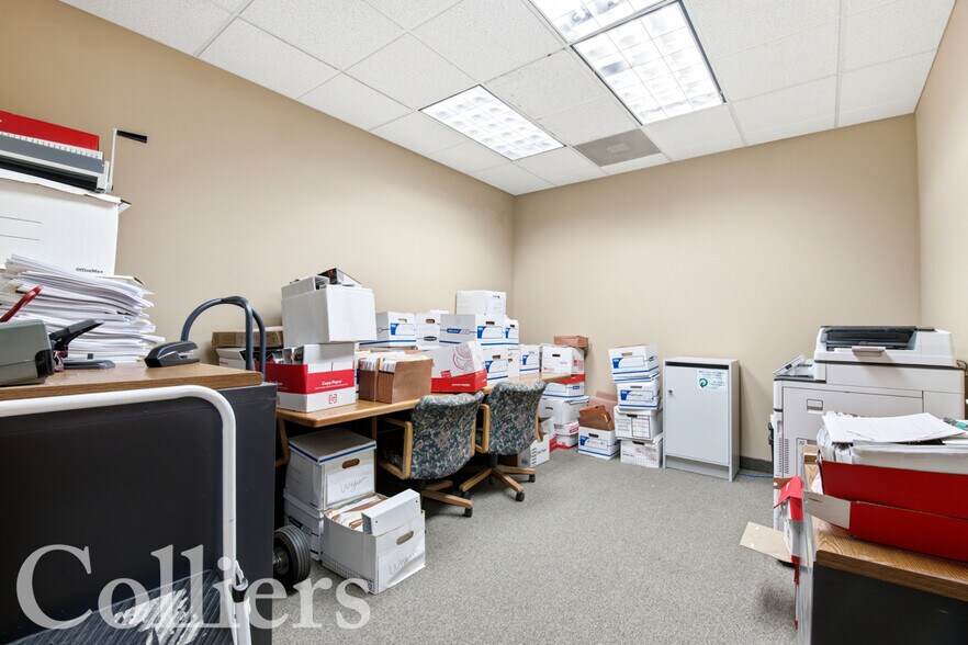 More Photos Of 1036 E Iron Eagle Dr, Eagle Office For Sale