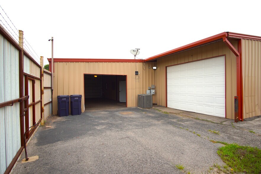 More Photos Of 136 NW 122nd St, Oklahoma City General Retail For Lease