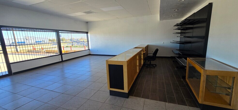 More Photos Of 6109 S I 35 Service Rd, Oklahoma City Flex For Lease