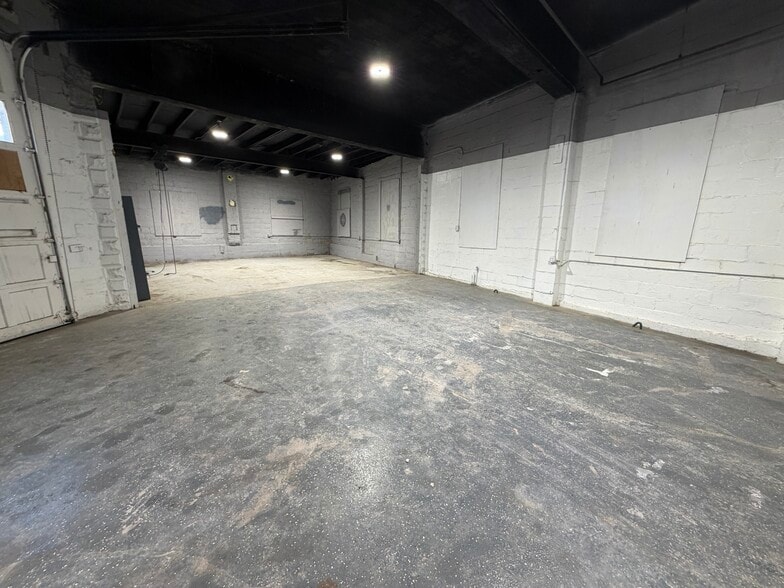 More Photos Of 1160 Homestead St, Baltimore Auto Repair For Lease