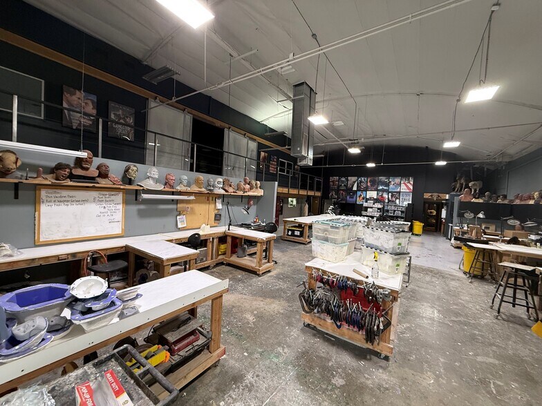 More Photos Of 2909-29121 Thornton Ave, Burbank Manufacturing For Lease
