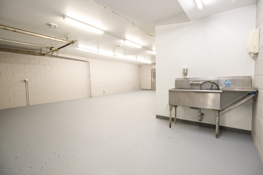 More Photos Of 2919 W Irving Park Rd, Chicago Office Residential For Sale