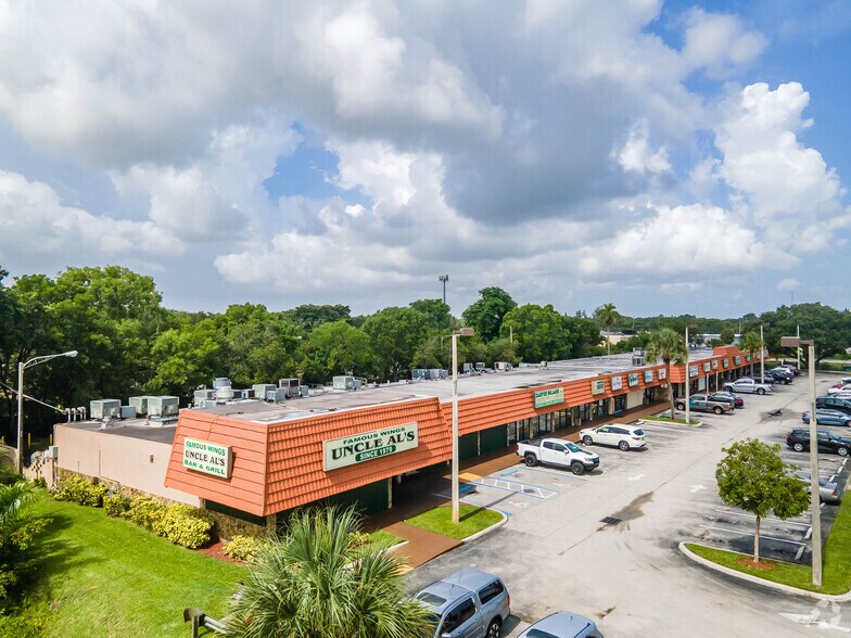 Primary Photo Of 8242 Griffin Rd, Davie General Retail For Lease