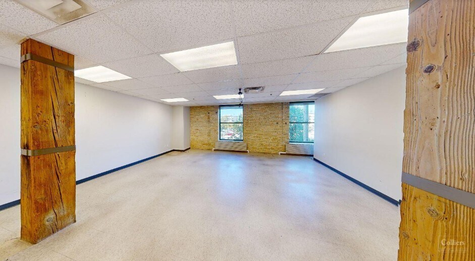 More Photos Of 111 Lombard Ave, Winnipeg Office For Lease