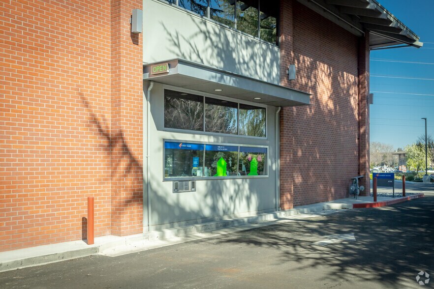 More Photos Of 333 University Ave, Sacramento Unknown For Lease