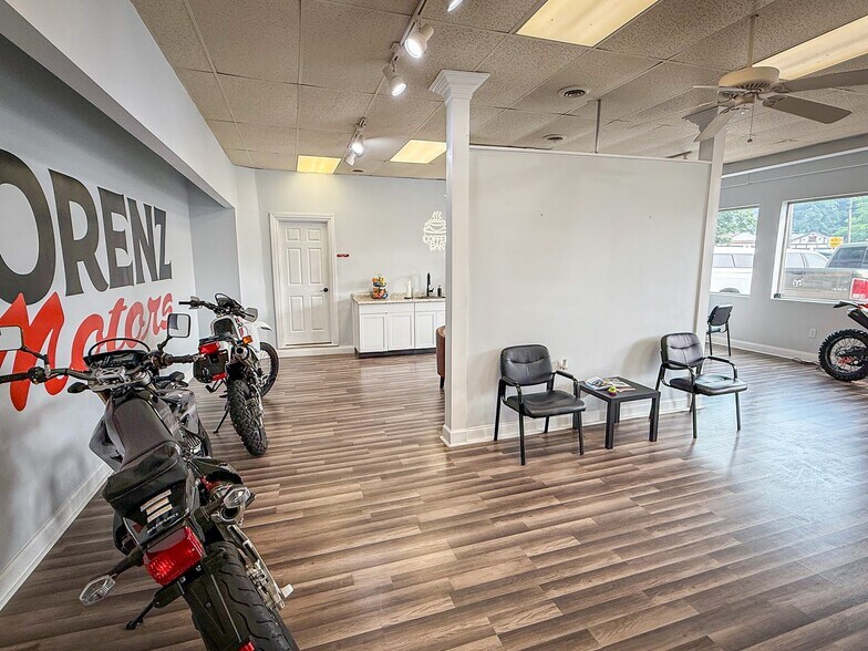 More Photos Of 195 New Castle Rd, Butler Storefront Retail Office For Sale