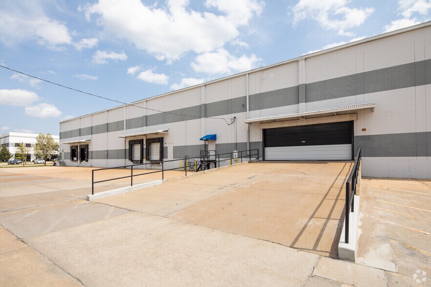 More Photos Of 2012 Corporate 44 Dr, Fenton Unknown For Lease