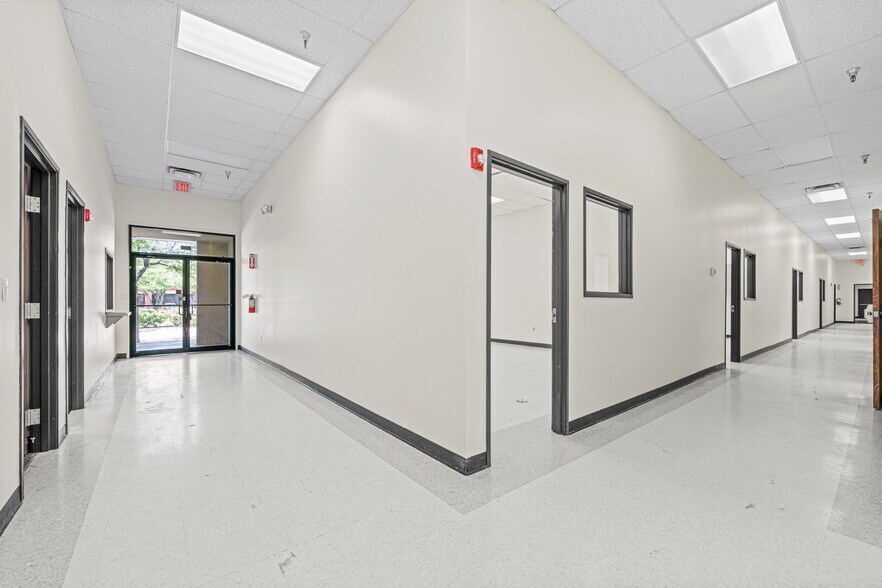 More Photos Of 1111 Digital Dr, Richardson Showroom For Sale