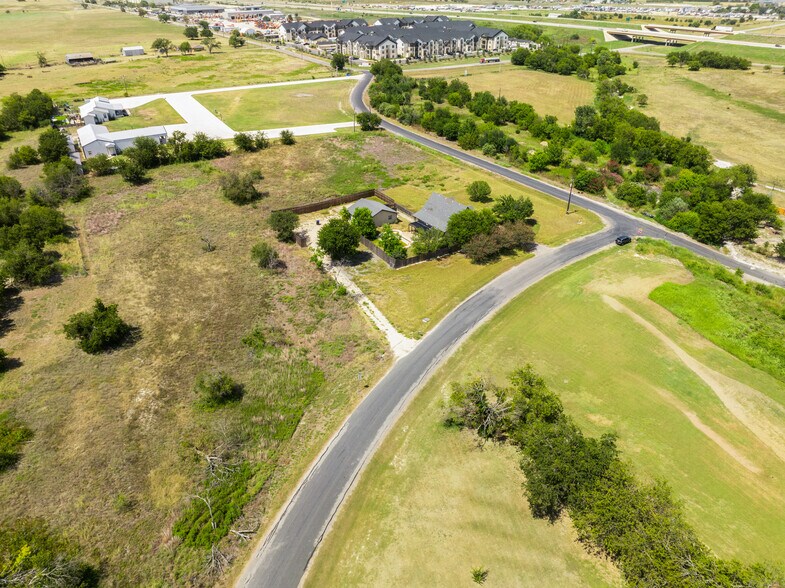 More Photos Of 110 Lemens Ave, Hutto Office For Sale