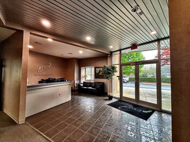 More Photos Of 6400 Peake Rd, Macon-Bibb Office For Sale