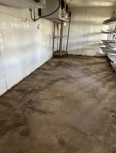 More Photos Of 1115 E Scott Ave, Wichita Falls Flex For Sale