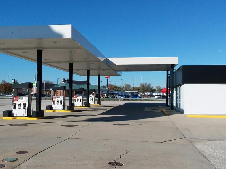 More Photos Of 606 Shirlee St, Vincennes Service Station For Sale