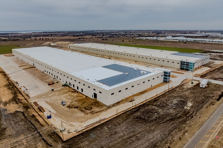 More Photos Of 6100 N Stemmons Fwy, Sanger Unknown For Lease