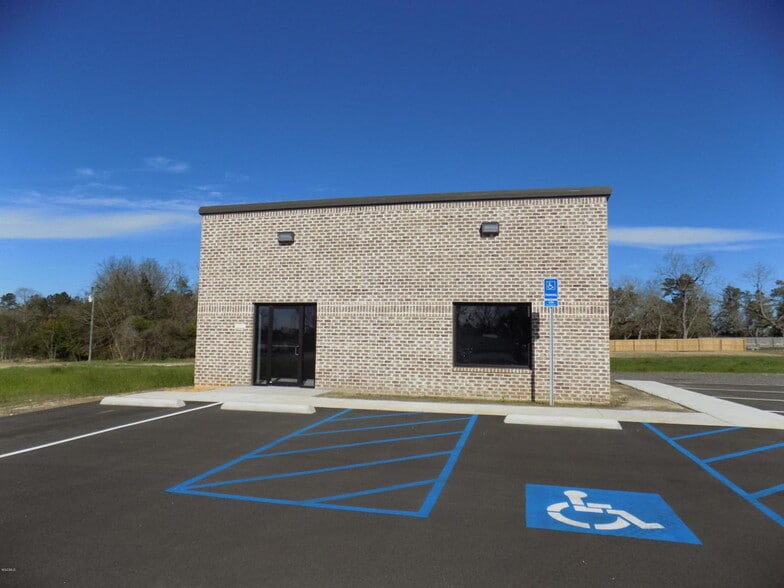 More Photos Of 1575 W Central Ave, Wiggins Office For Sale