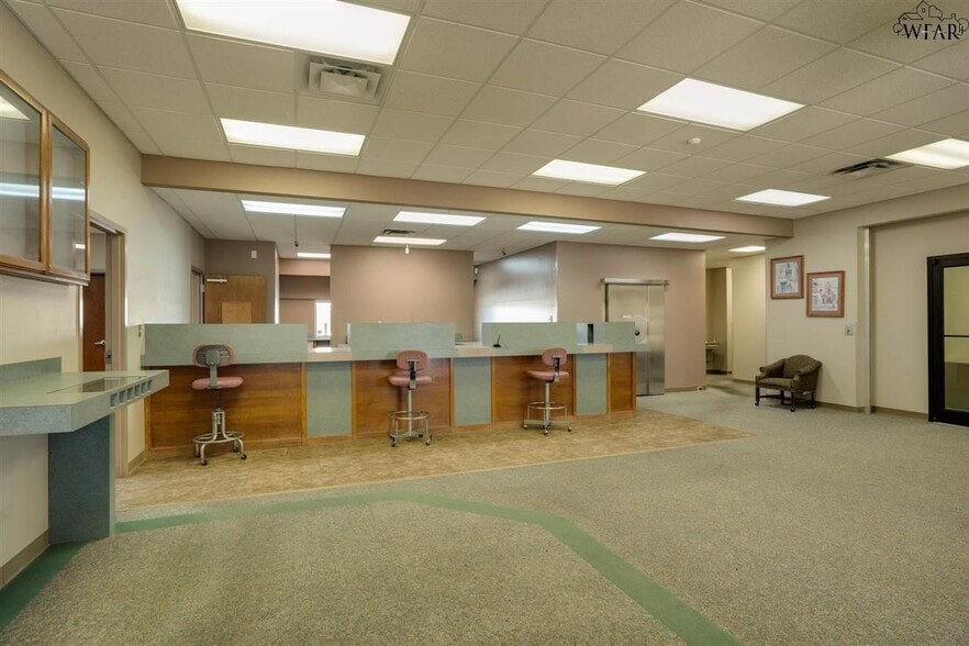 More Photos Of 2618 Old Iowa Park Rd, Wichita Falls Bank For Lease