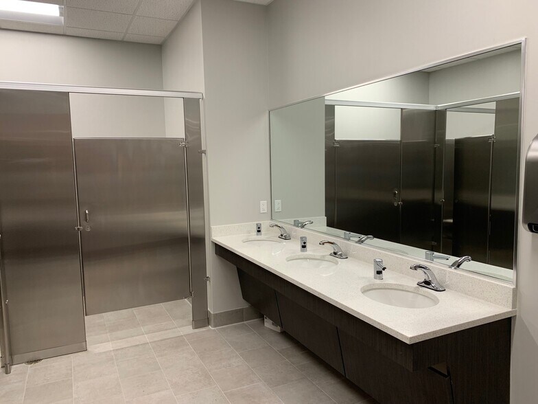 More Photos Of 6455 Shiloh Rd, Alpharetta Office For Sale