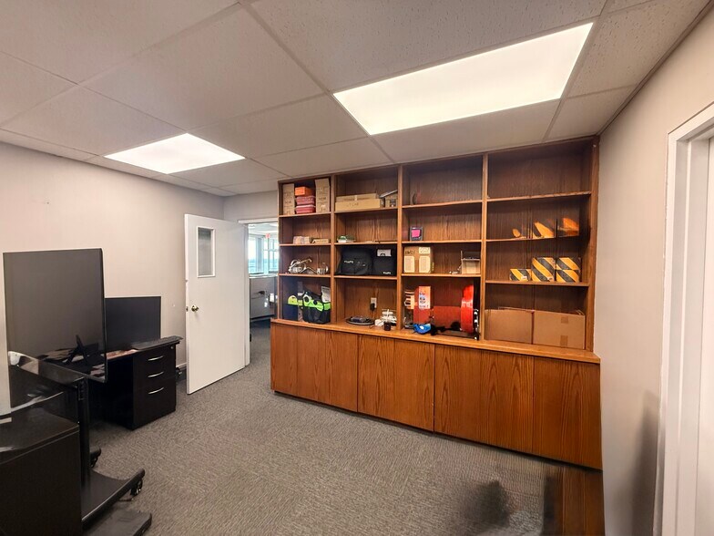 More Photos Of 1709 E Hwy 20, Lawton Warehouse For Lease