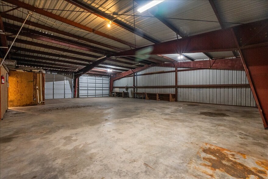 More Photos Of 1317 Cedar Dr, La Marque Warehouse For Lease