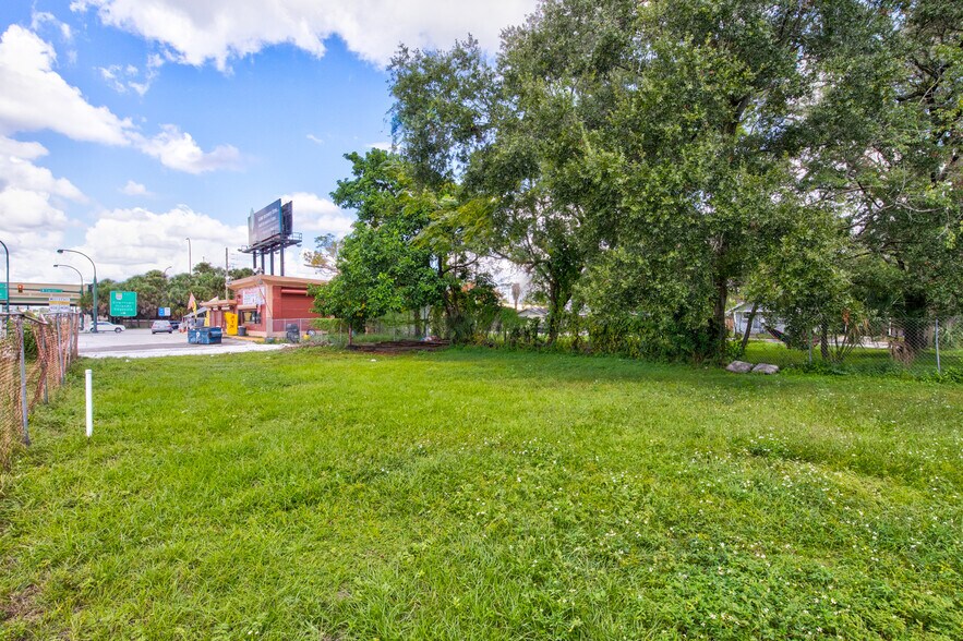 More Photos Of 707 S Orange Blossom Trl, Orlando Storefront For Sale