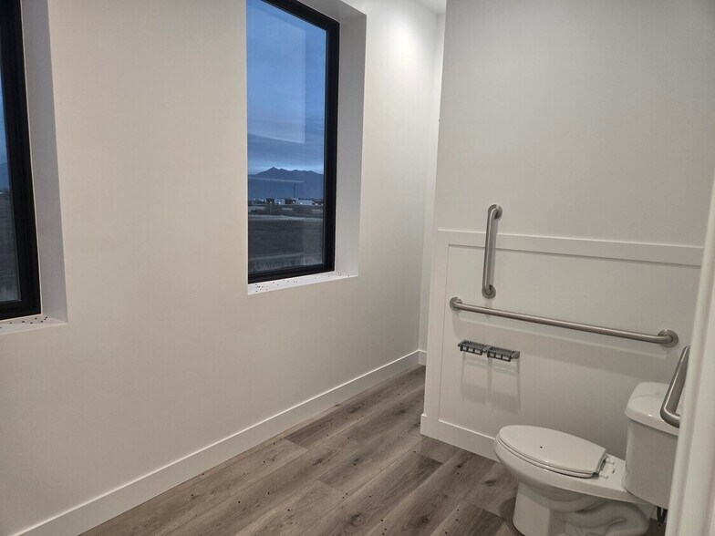 More Photos Of 1548 American Way, Payson Warehouse For Lease