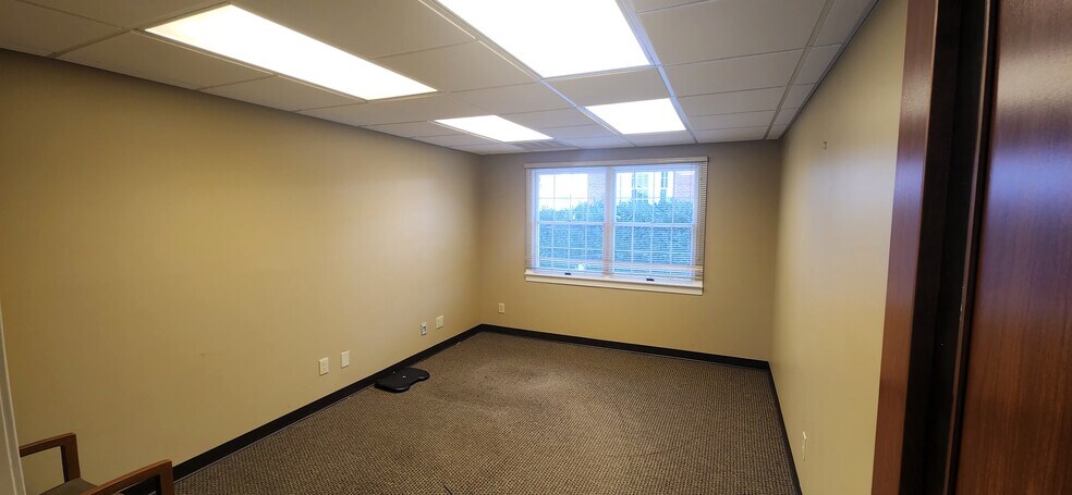 More Photos Of 159 E Valley St, Abingdon Medical For Lease