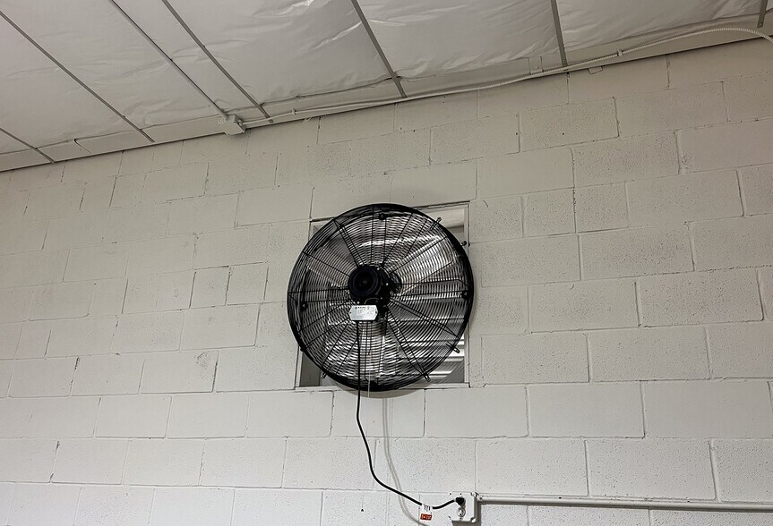 More Photos Of 16210 Clay Rd, Houston Auto Repair For Lease