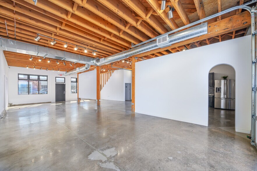 More Photos Of 4207-4215 W Jefferson Blvd, Los Angeles Loft Creative Space For Lease