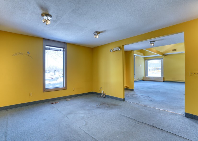 More Photos Of 908-914 Allen St, Springfield Storefront Retail Office For Sale