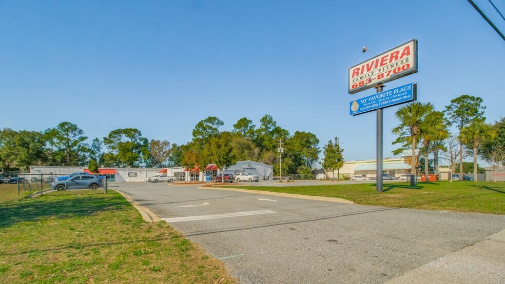 More Photos Of 2500 S Ferdon Blvd, Crestview Storefront For Lease