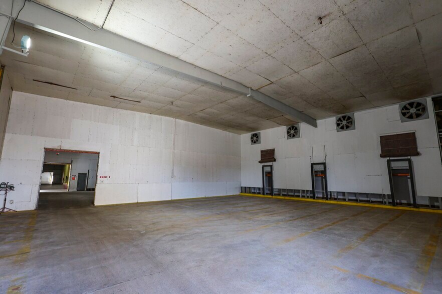 More Photos Of 5054 Portola ave, Del Rey Warehouse For Sale