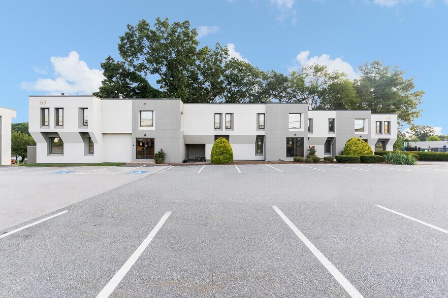 More Photos Of 105 Sockanosset Cross Rd, Cranston Unknown For Lease
