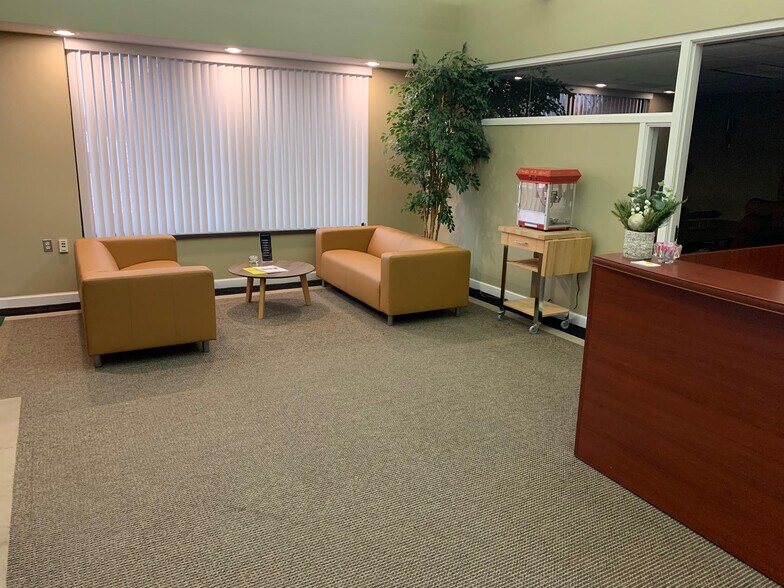 More Photos Of 21211 Haggerty Rd, Novi Bank For Lease
