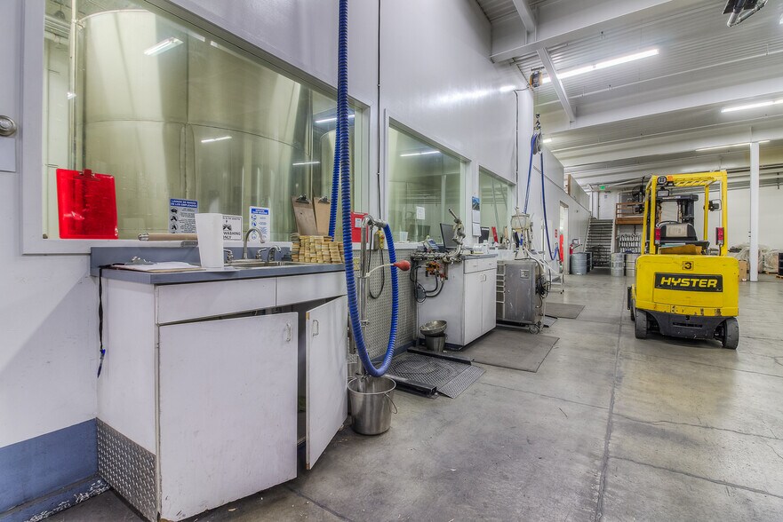 More Photos Of 11793 Fort Rd, White Swan Manufacturing For Sale