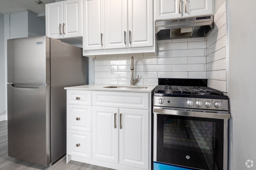 More Photos Of 186 King St, London Apartments For Lease