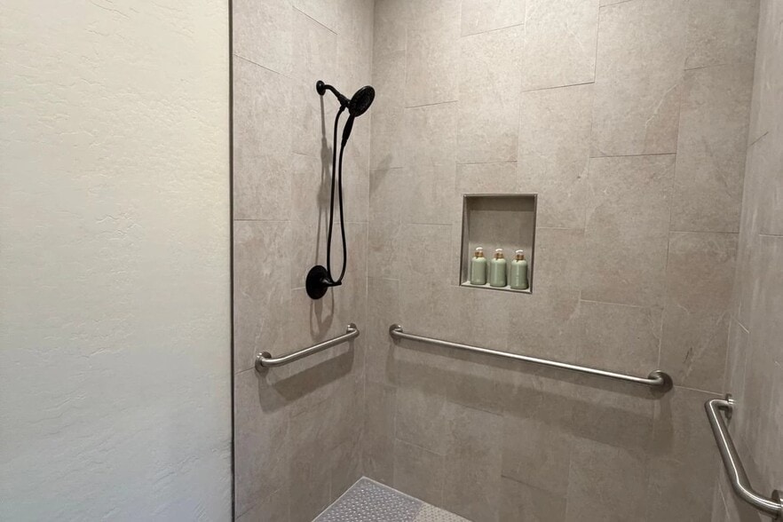 More Photos Of 16020 N 37th St, Phoenix Assisted Living For Sale
