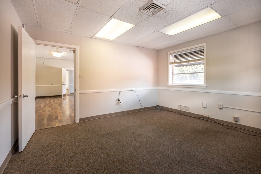 More Photos Of 1842 Banking St, Greensboro Office For Lease