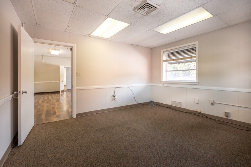 More Photos Of 1842 Banking St, Greensboro Office For Sale