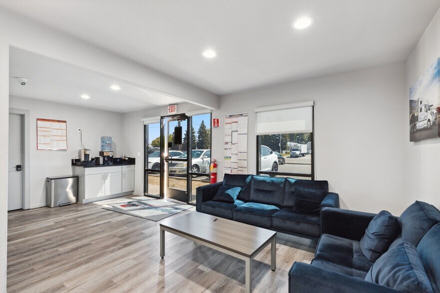 More Photos Of 4451 N Brawley Ave, Fresno Warehouse For Sale