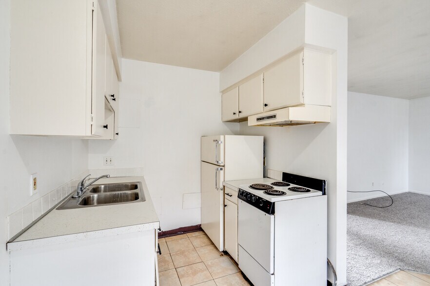 More Photos Of 2615 Ellet Ave, Akron Apartments For Sale