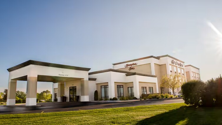 More Photos Of 3090 Village Park Dr, Plover Hotel For Sale