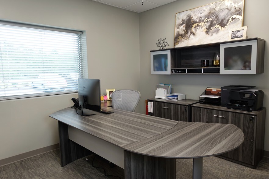 More Photos Of 1430 N Harvey Mitchell Pkwy, Bryan Office For Lease