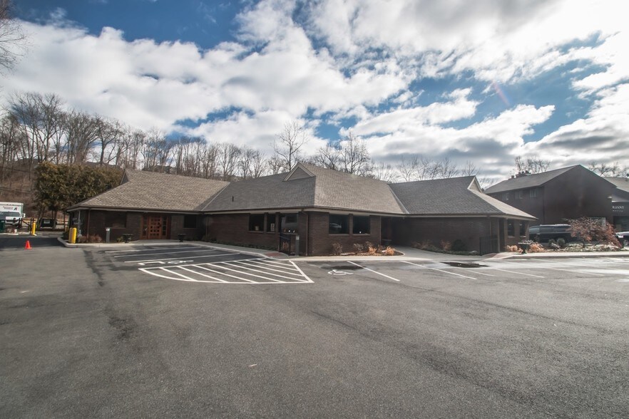 More Photos Of 598 Danbury Rd, Ridgefield Office For Lease