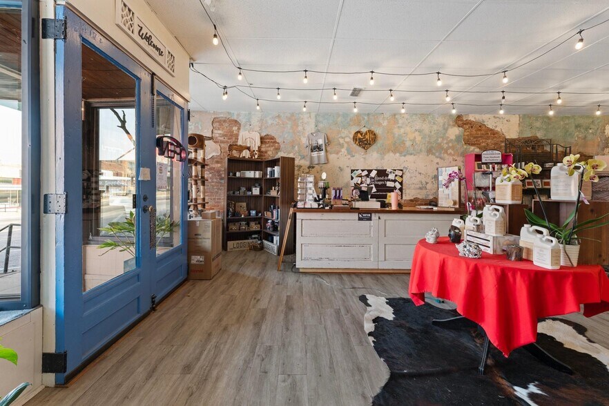 More Photos Of 133 N Texas St, De Leon Storefront For Sale