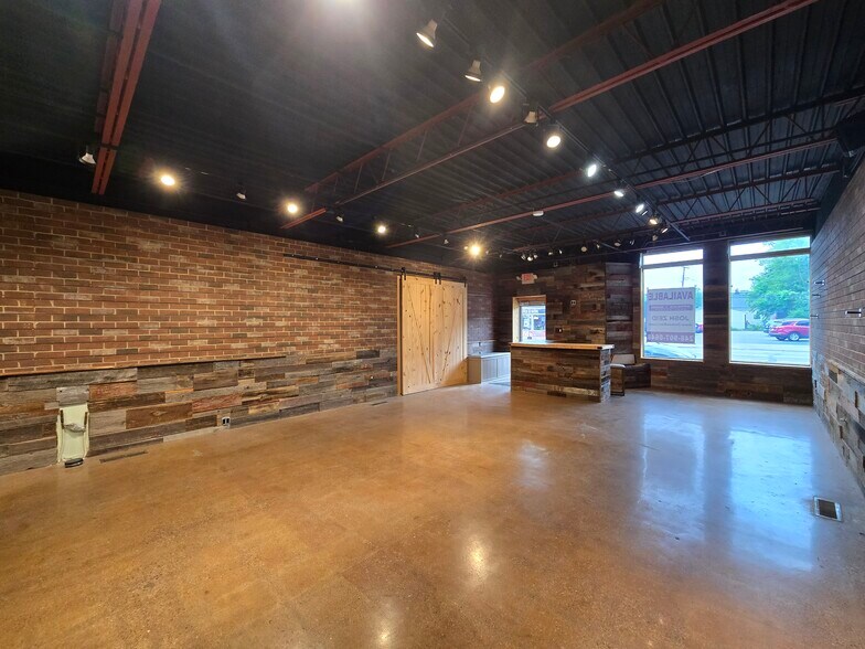 More Photos Of 2758 Coolidge Hwy, Berkley Storefront For Sale