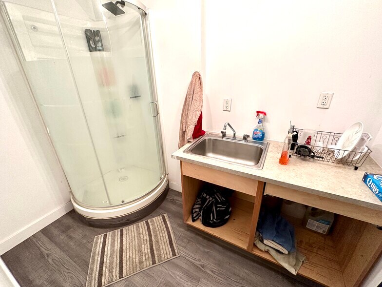 More Photos Of 4630 61 St, Red Deer Warehouse For Lease